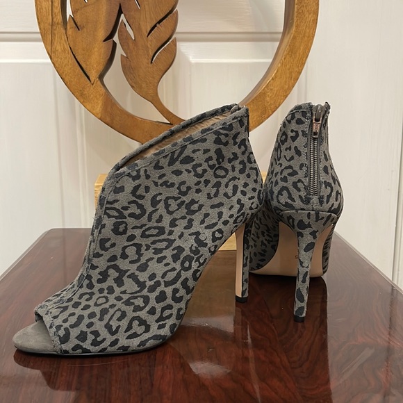 G.I.L.I Cheetah Print Leather High Heel Booties 9.5 (US) black & grey - Picture 2 of 8